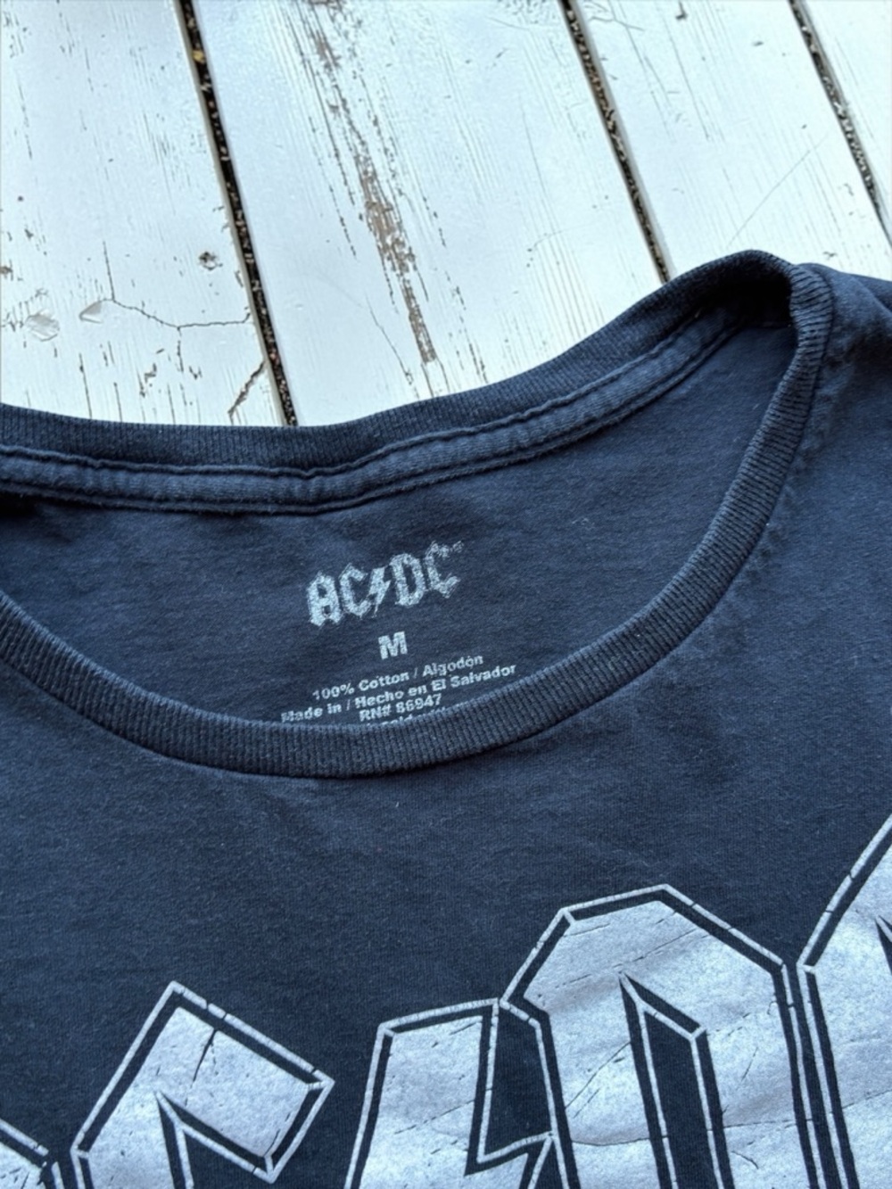 AC/DC Back in Black Graphic Tee Medium Black Band T-Shirt Rock Vintage Style - Picture 4 of 4